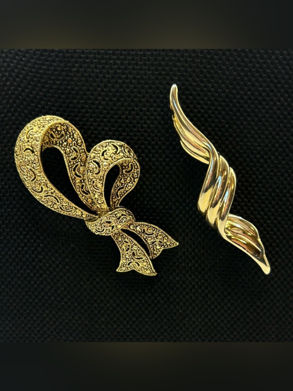 Elegant Gold-Tone Bow and Twisted Knot Brooch Set